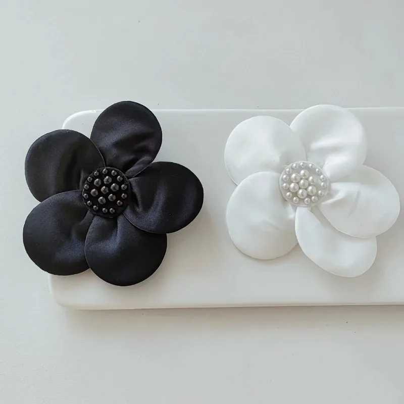 Black and White Flower Pearl Patch Brooch Handmade Dramatic Repair Tear Hole Pin for Sweater Premium Quality Casual Daily Wear