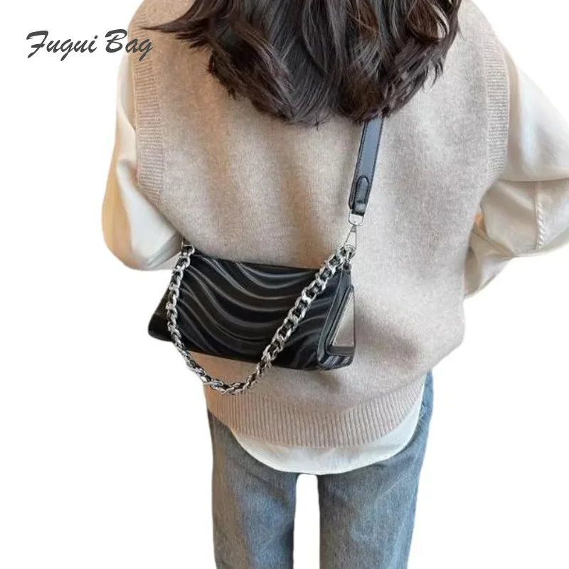 

Women's 2024 Shoulder Bag Handbag High-end Fashion Simple and Versatile Underarm Simple and Exquisite Chain New Trend Stripes