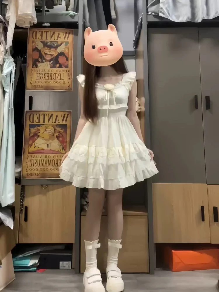 

Летнее женское платье с открытыми плечами, многоярусной юбкой и круглым вырезом, с красивым акцентом на талии