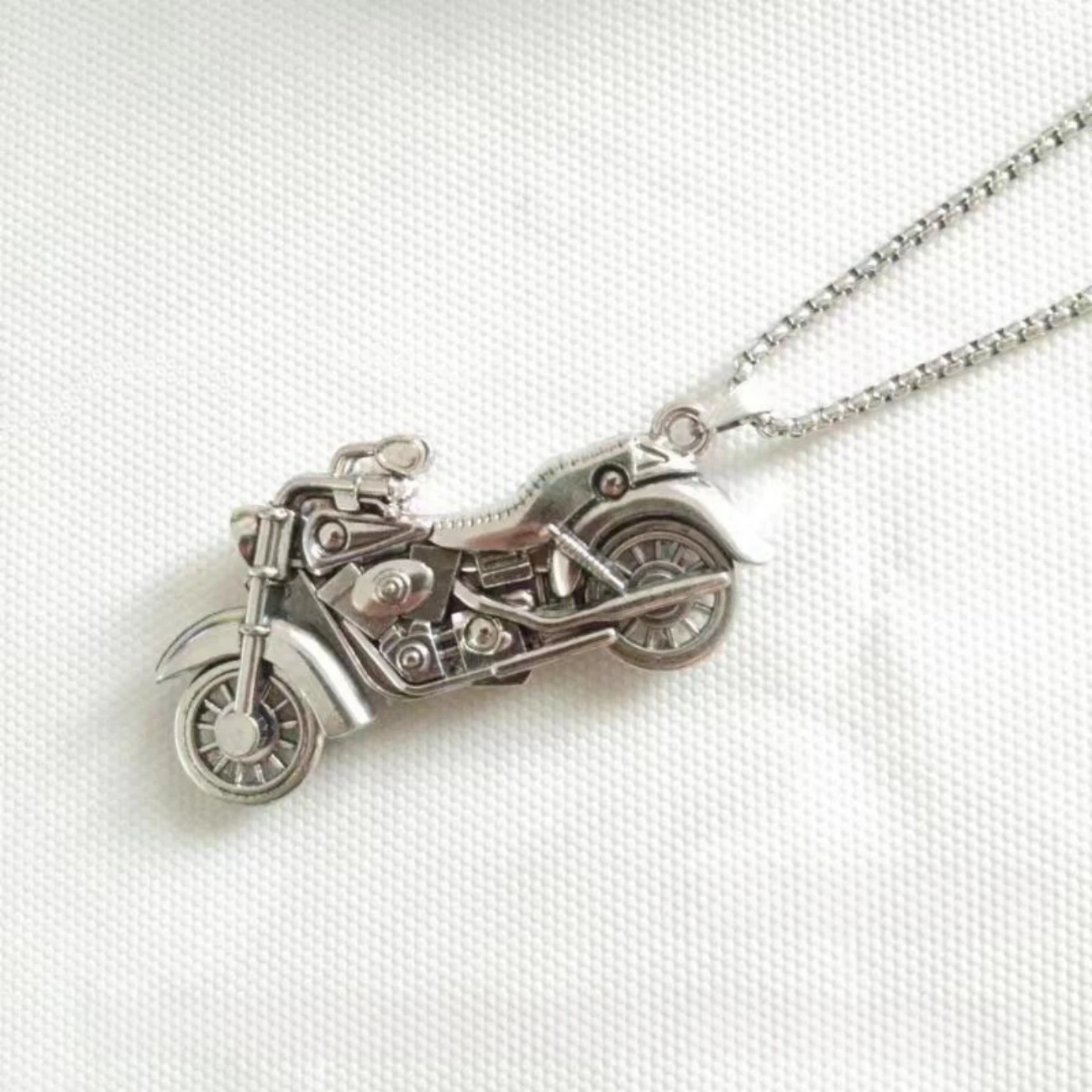 Retro motorcycle motorcycle necklace trendy men and women personality punk student Harley motorcycle versatile pendant new style