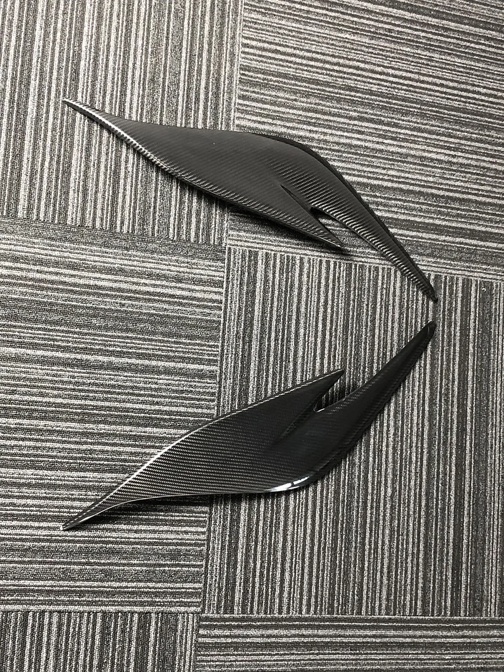 

Накладки на фары (реснички) из настоящего карбона для Toyota Prius ZW30 JDM 2012-2015