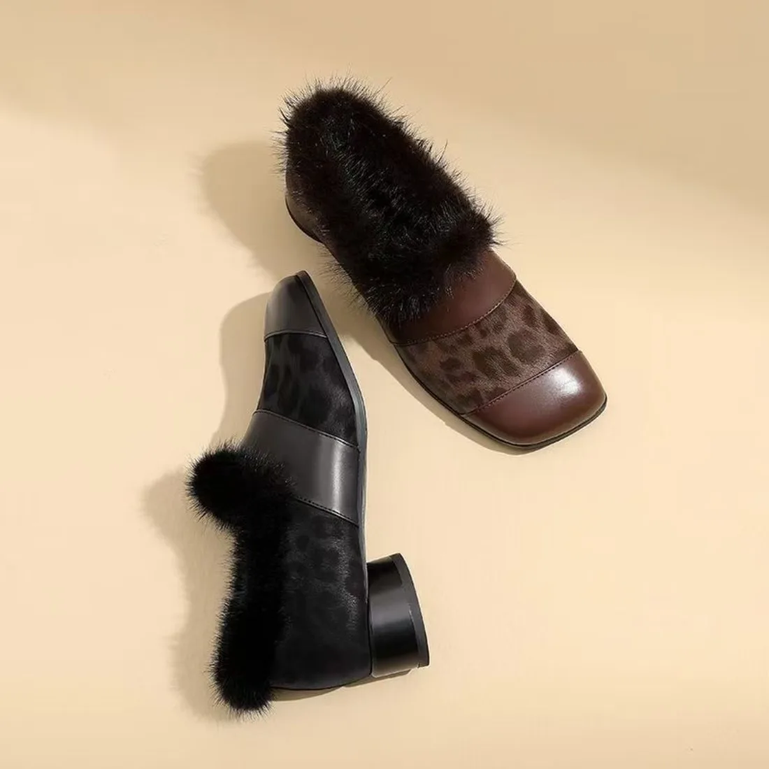 

Новые женские туфли-лодочки на массивном квадратном каблуке для зимы 2026 года | Теплые офисные ботинки из искусственного меха норки и замши с флисовой подкладкой