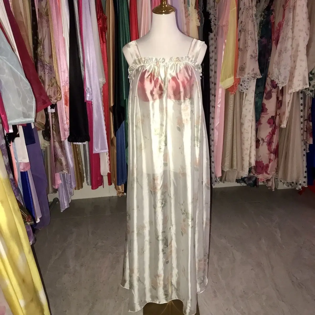 섹시한 남성용 플로럴 프린트 러플 민소매 새틴 나이트 드레스 시스루 광택 시시 캐미솔 롱 드레스 여성 플러스 사이즈 슬리핑 로브