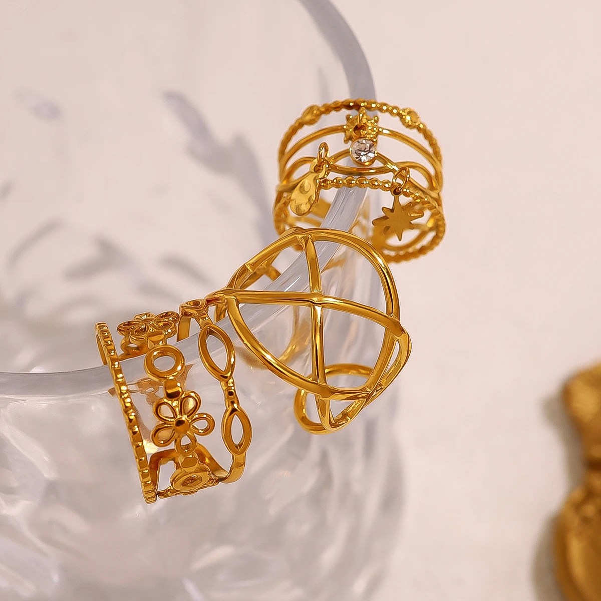 WILD & FREE Cincin berongga geometris baja tahan karat antik untuk wanita pesona Chic yang indah perhiasan trendi berlapis emas 18K