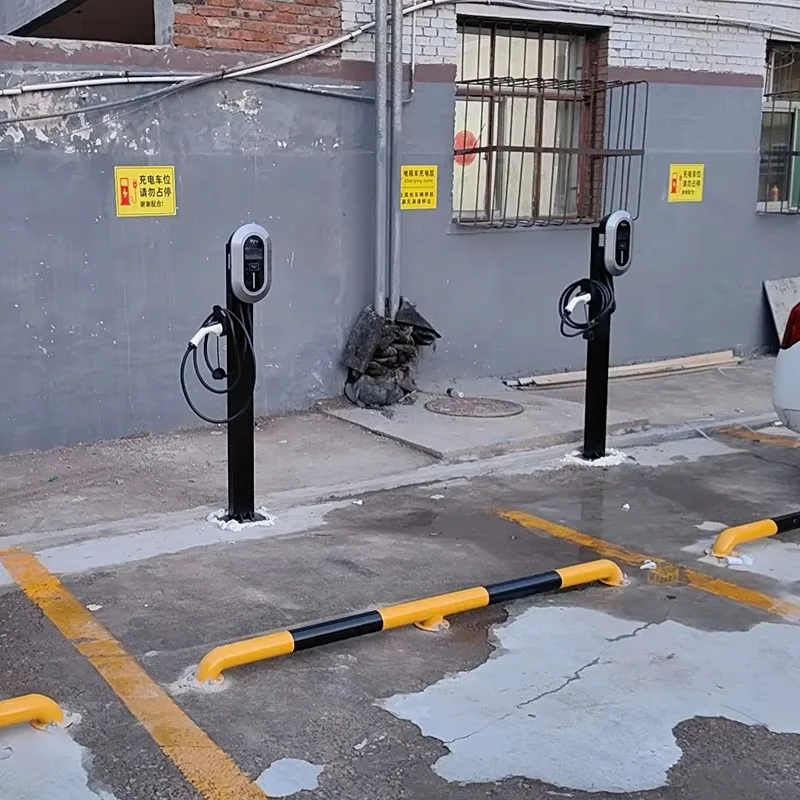 120kW DC Fast Charging Station CCS2 EV Charger Dual Gun for Electric Truck Parking Commercial