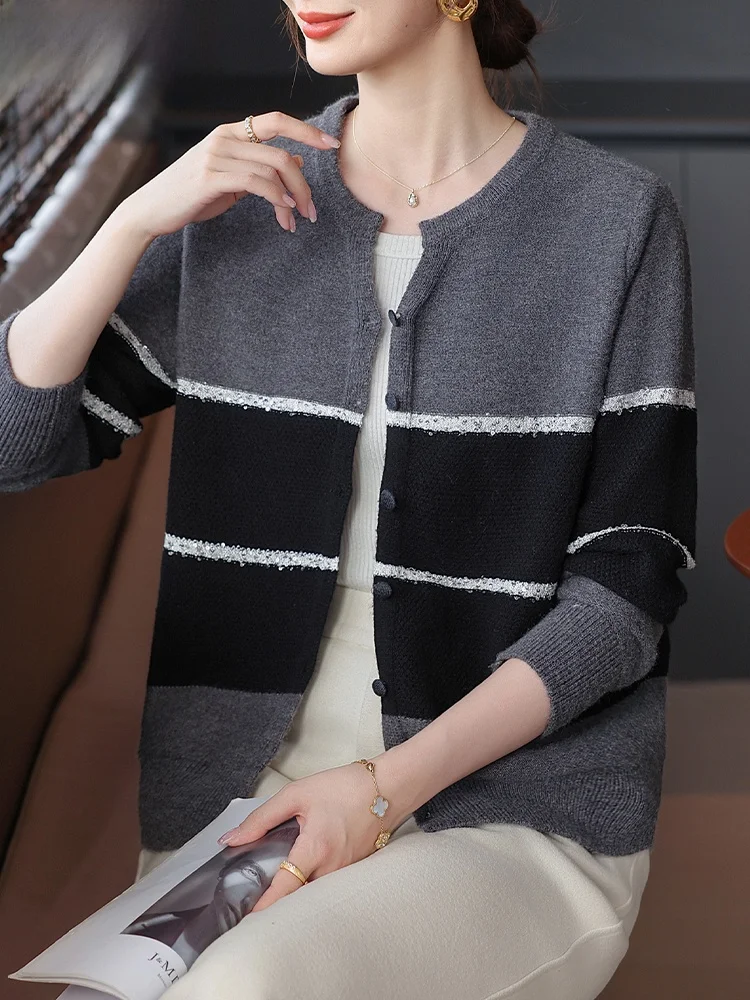 

Новинка 2025: Модный повседневный вязаный кардиган в полоску для молодых мам и женщин среднего возраста, свободный крой, весна-осень