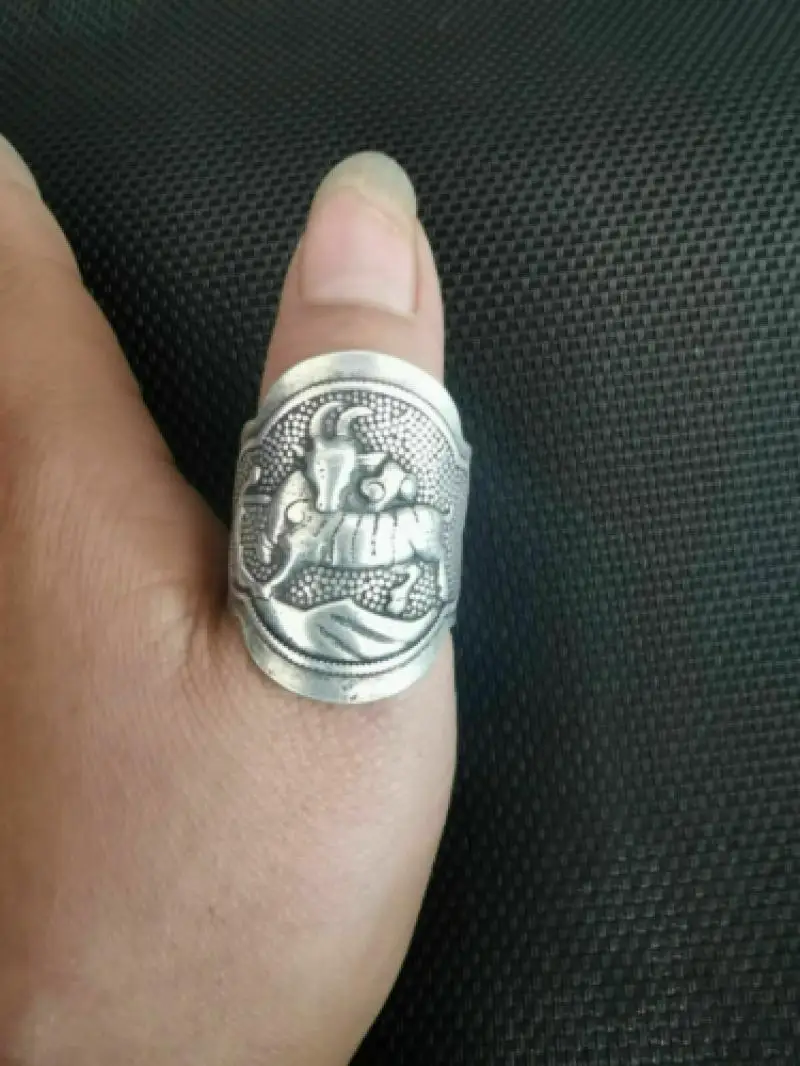 Chinese Old Craft Old Tibetan Silver Zodiac (Sheep) Ring