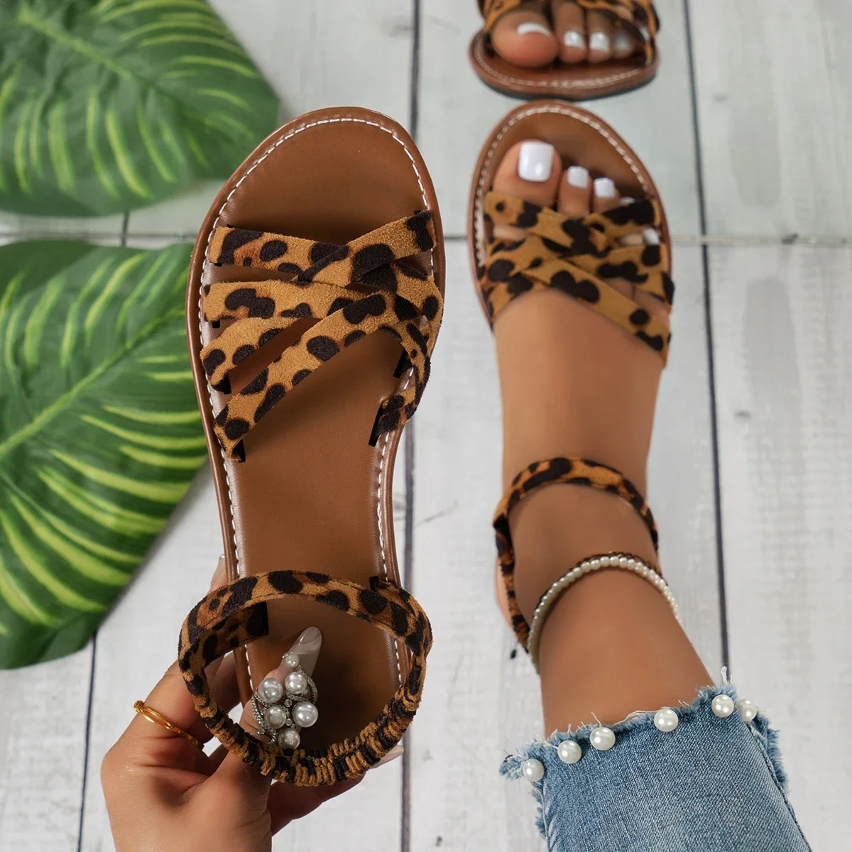 Sandalias planas de leopardo para mujer, zapatos informales cómodos para caminar, chanclas de playa al aire libre, verano, 2024