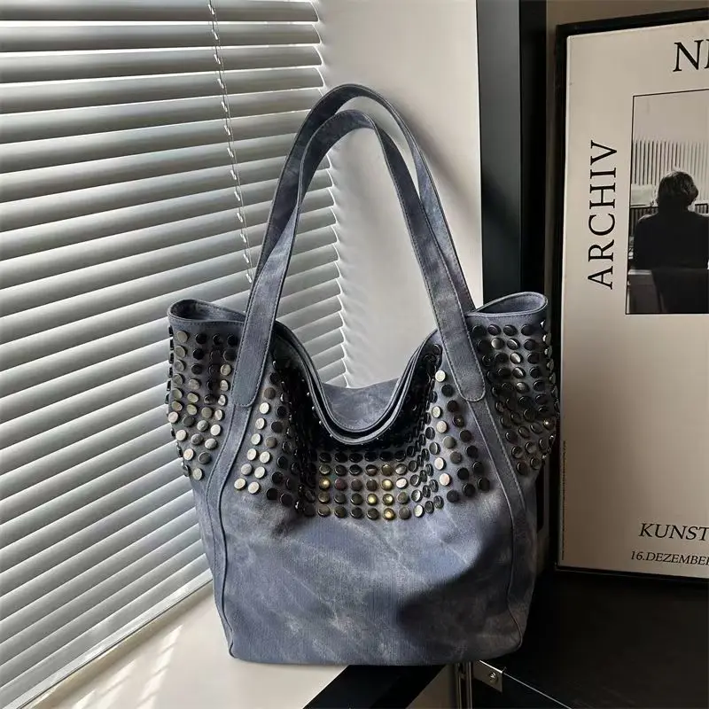 2026 Ladies Soft PU Leather Tote Bag Vintage Rivet Design Large Capacity Shoulder Bag High Quality Fashion Accessory