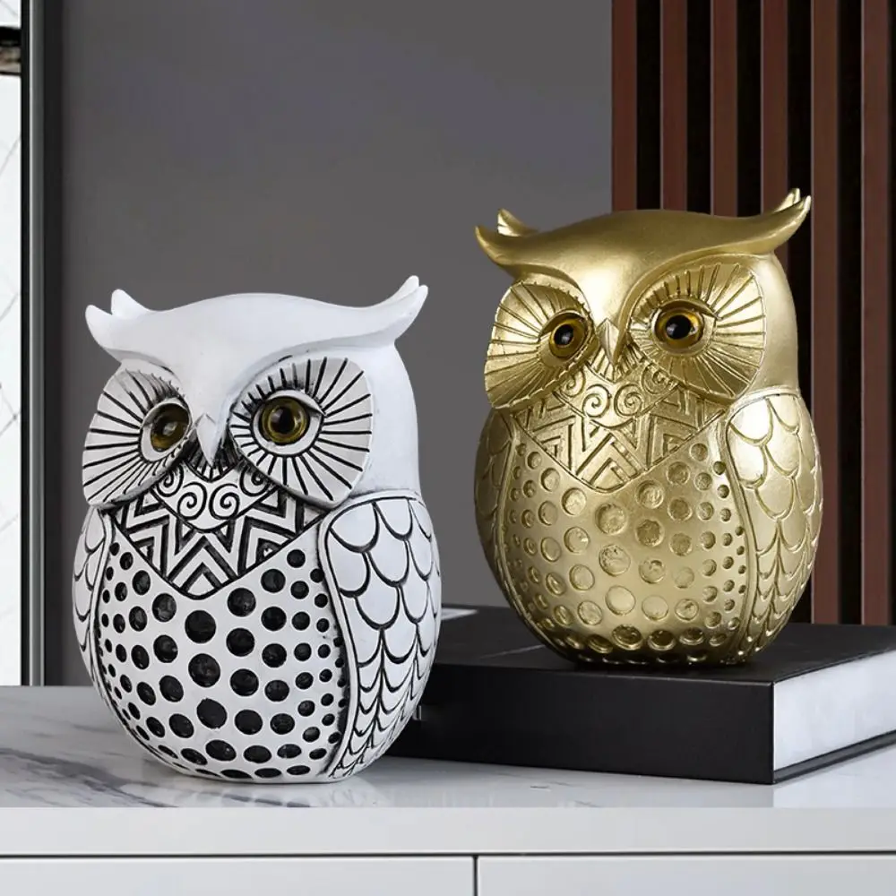 

Modern Resin Craft Owl Figurine Handmade Cartoon Owl Statue Cute Animal Sculpture Bedroom