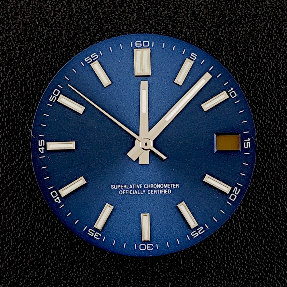 หน้าปัดนาฬิกาขนาด 28.5 มม. พร้อมโลโก้แบบกำหนดเอง หน้าปัด NH35 สีน้ำเงินเรืองแสง เหมาะสำหรับอุปกรณ์เสริมนาฬิกาเครื่อง NH35