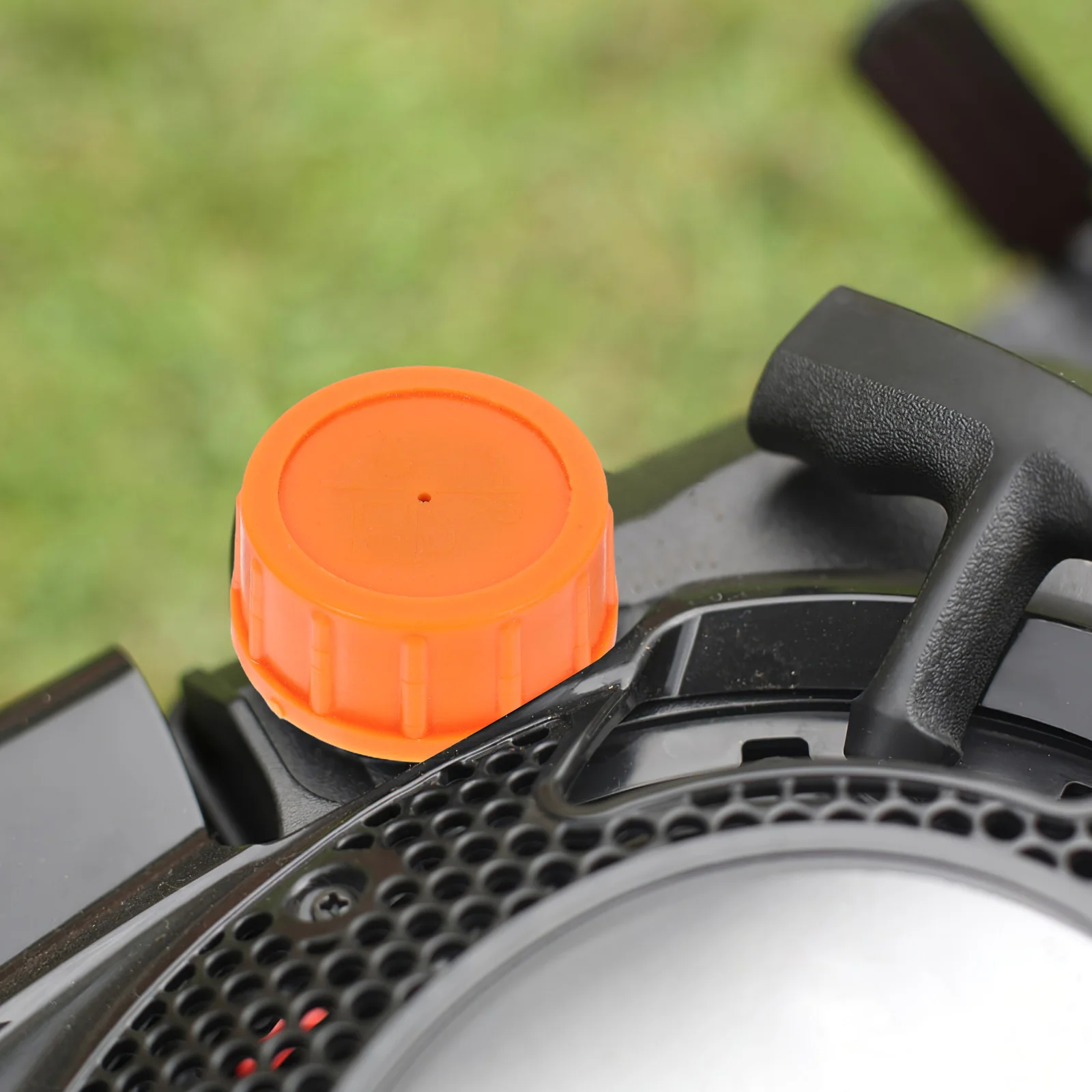 

2Pcs Engine Gas Caps Rubber Gasket Universal Replacement Fuel Caps Lawn Mower Garden Equipment Durable Leak Proof