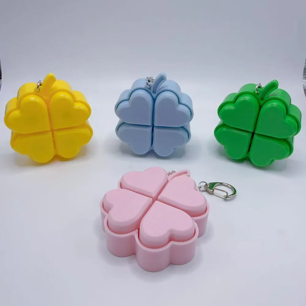 Glücksbringer Vierblättriges Kleeblatt Leuchtender Schlüsselanhänger Tragbarer Finger-Clicker Entspannungs-Charm Leuchtender Rucksack-Anhänger als Geschenk – Detail 6
