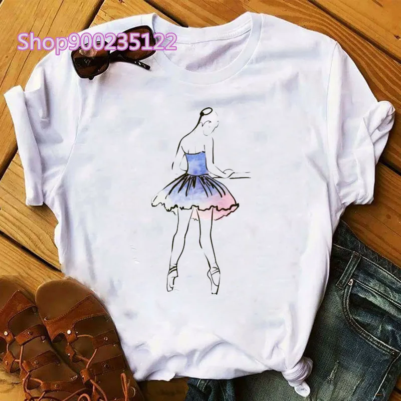 Ballerina di balletto T Shirt donna elegante danza manica corta cartone animato bianco top abbigliamento donna stampa estetica grafica Tees femminile