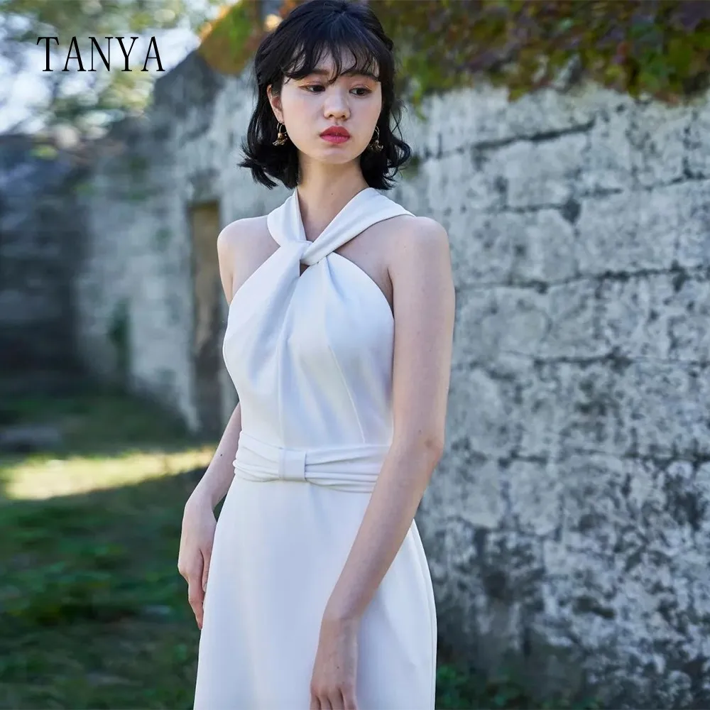 فستان زفاف أنيق برقبة رسن للنساء بدون أكمام مزين بالدانتيل غمد من الساتان الناعم فستان زفاف فرنسي رداء De Mariée