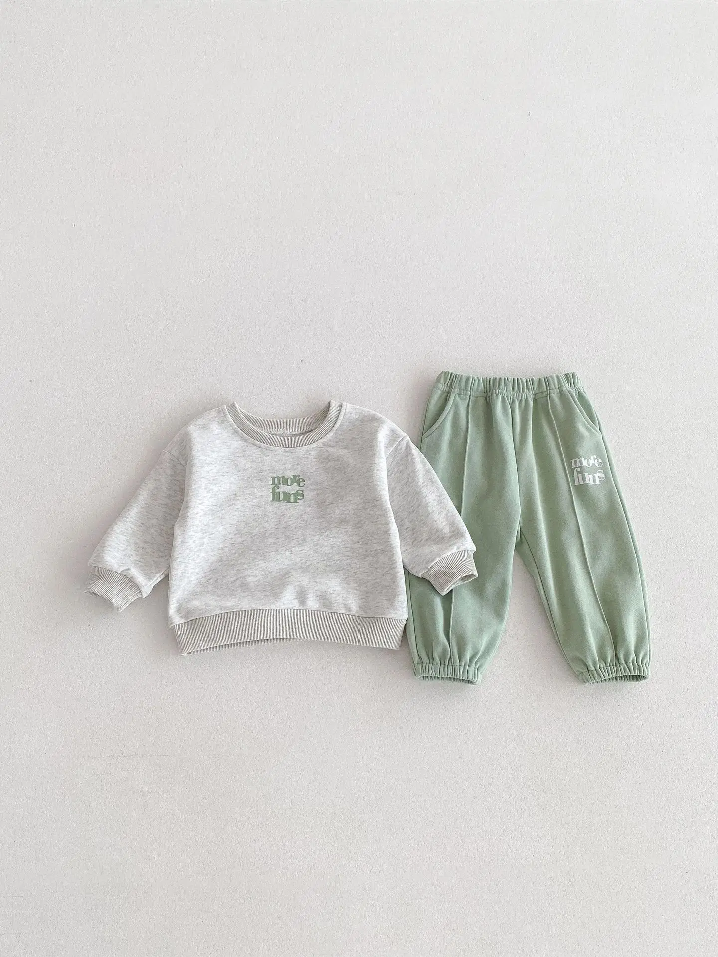 Koreanischer Stil Frühling/Herbst Neues 2-teiliges Set für Kleinkinder & Kinder, reine Baumwolle, Farbblock-Sweatshirt & Jogginghose – Detail 5