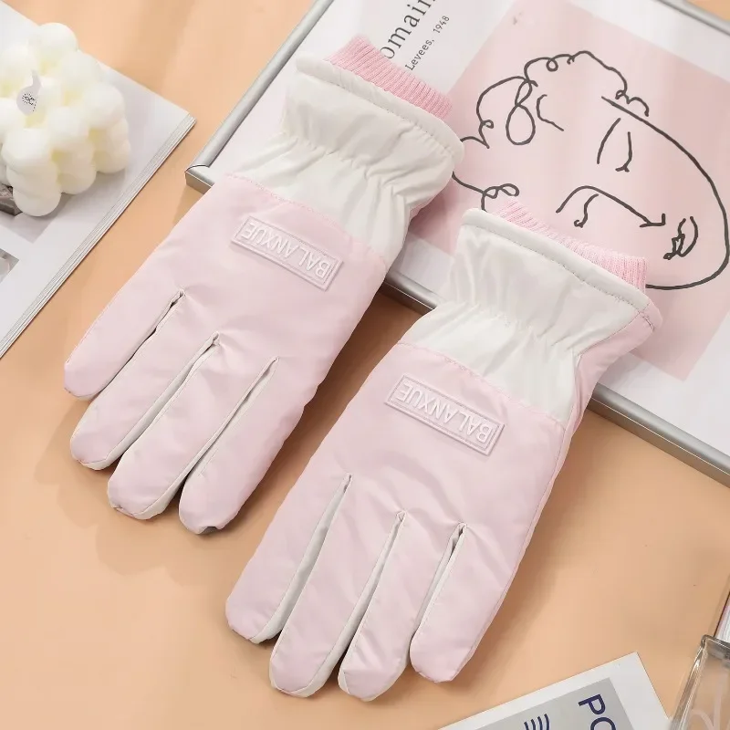 قفازات دافئة للنساء شتوية مخملية مقاومة للرياح ومقاومة للماء ومضادة للانزلاق لركوب الدراجات في الهواء الطلق وقفازات شاشة لمس مقاومة للبرد