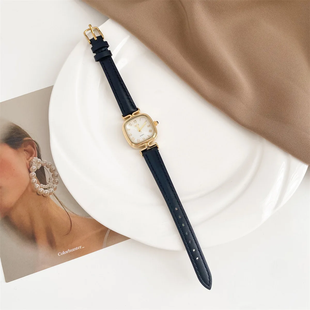 Retro Square Women'S Watch With A Versatile And Exquisite Leather Strap; A Fashionable And Luxurious Timepiece For Women.