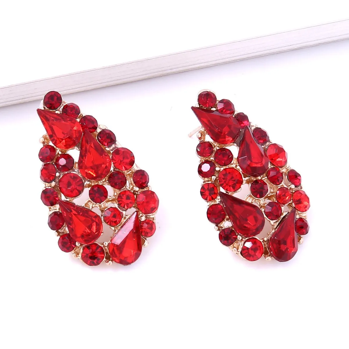 Hanchao high-end super flash full diamond earrings women's new earrings earrings, high-end temperament versatile and elegant ear