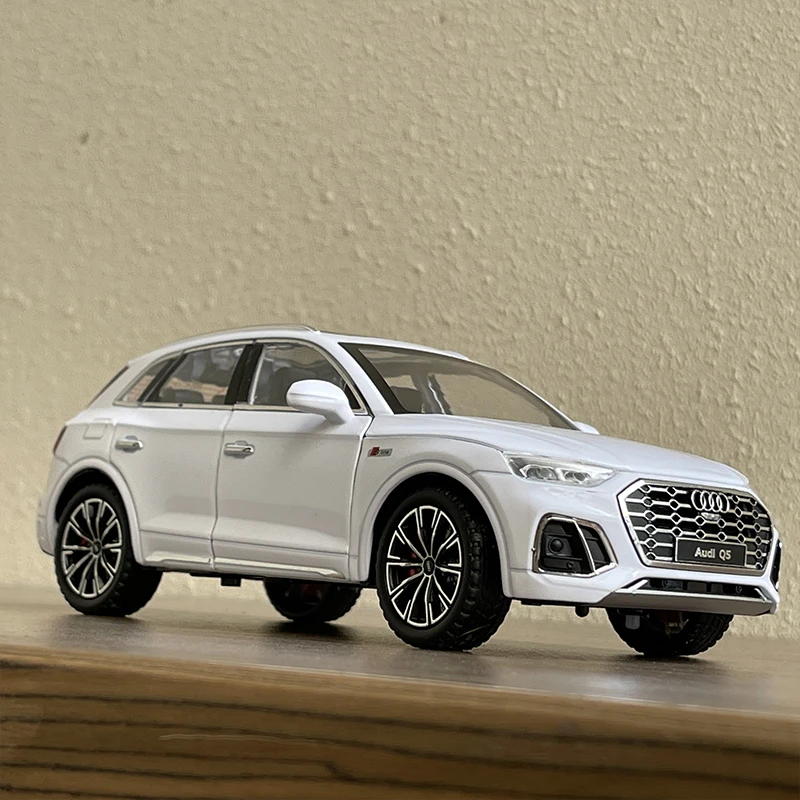 1:24 Audi Q5 Alloy Model Car SUV Off-road Vehicle Diecast Metal Toy Car Collection Boy Toy Car Simulation Pull Back Gift For Kid