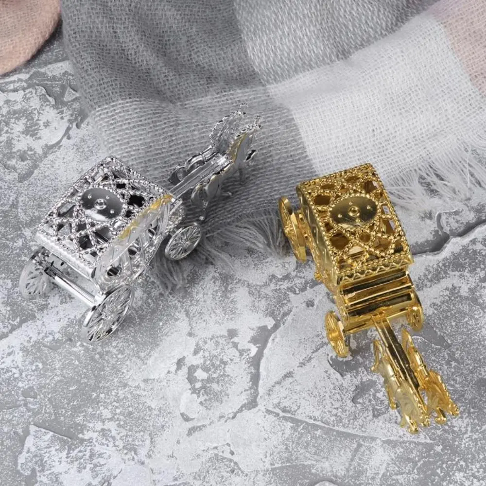 

Portable Exquisite Carriage Candy Box Plastic Cute SmallCarriage Ornaments High-end Carriage Model Wedding Party