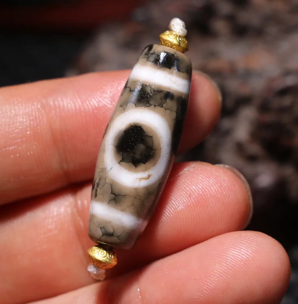 

Treasure Magic Power Tibetan Old Agate Gray White Harmonious Heaven&Earth Symbolize dZi Bead For Bracelet Amulet Timestown UPD22