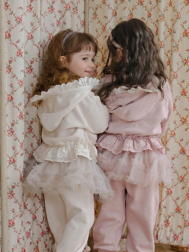 

The 2025 autumn Collection Features a Stylish Lace Hooded Long-sleeved Sweatshirt and a Short Jacket for Korean Girls