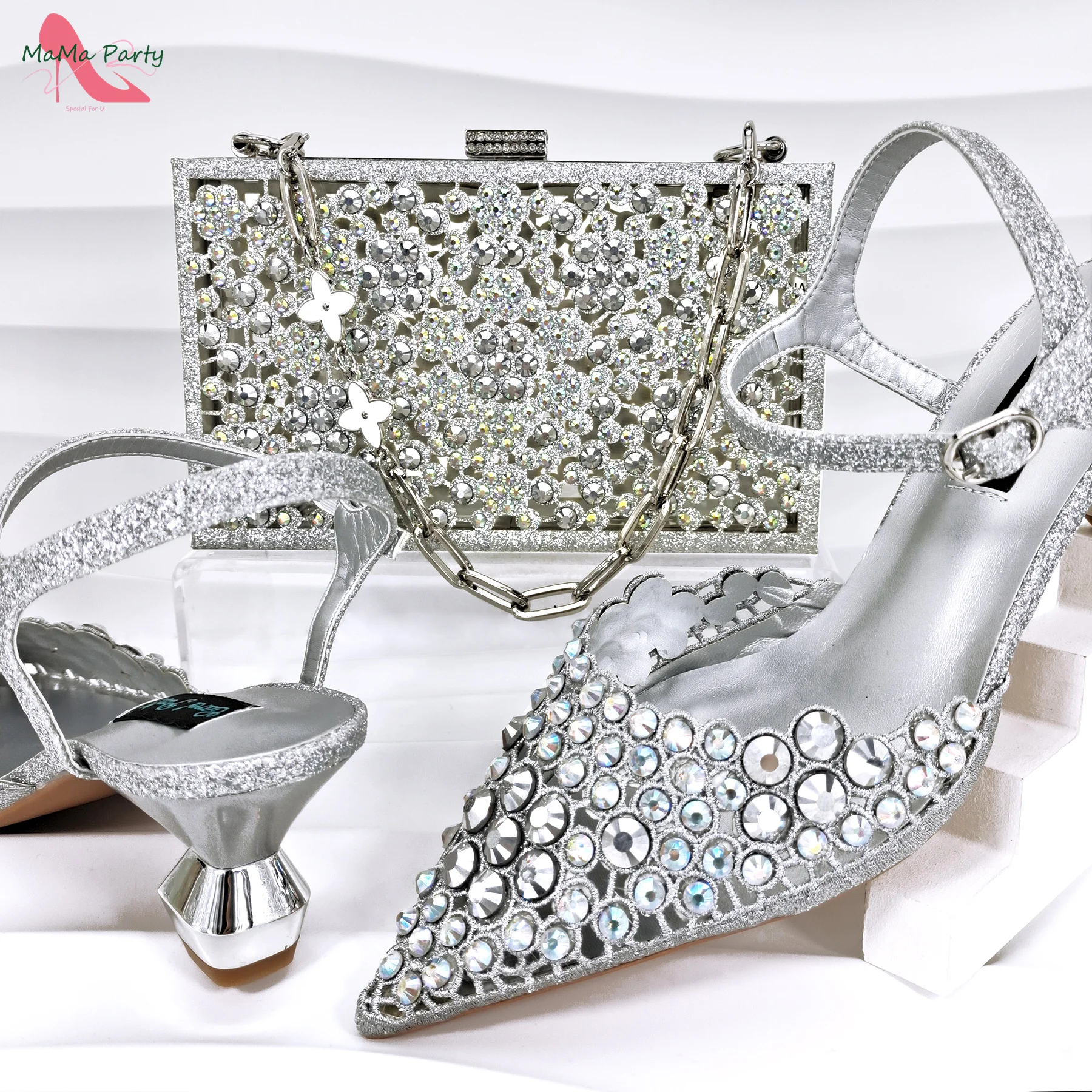 2024 New Design Italian Women Shoes and Bag to Matchin Pointed Toe in Silver Color High Quality with Shinning Crystal for Party