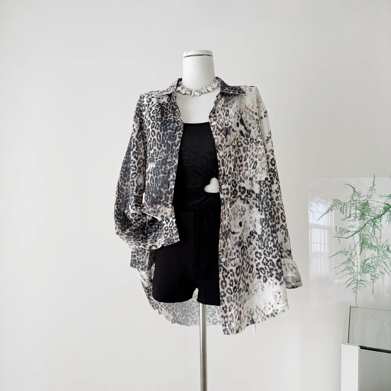 

Women's retro high street design with leopard print print top, hairy beard shirt, loose and casual Y2K cool and handsome jacket