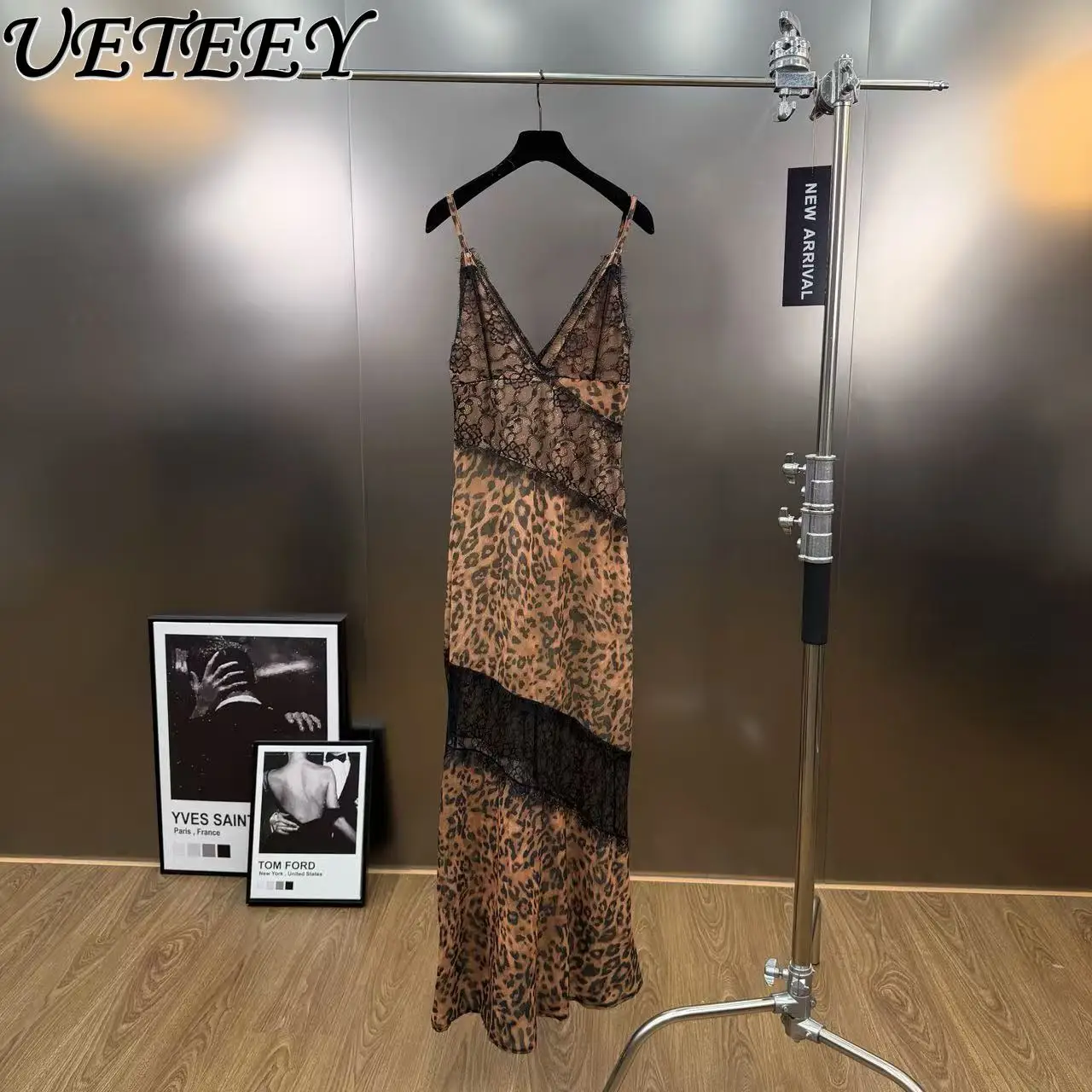 2026 Primavera Verano francés romántico encaje Patchwork cuello pico Sexy estilo elegante camisola vestido mujeres de gama alta vestido de tirantes de satén