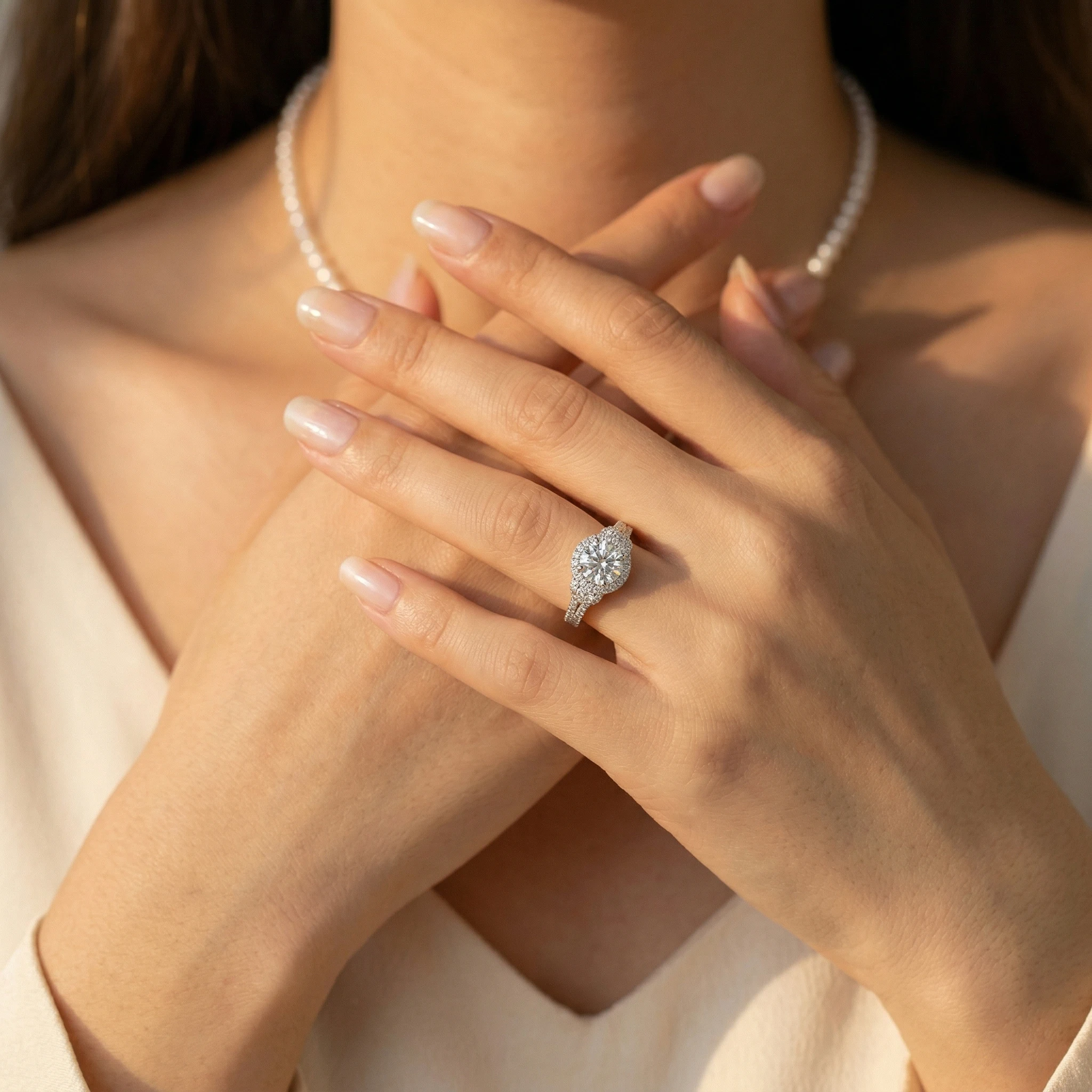 

Four-Prong Halo Double Shank Design S925 Silver 1ct D Color VVS1 Moissanite Band Full Paved Sparkling Engagement Wedding Anniver