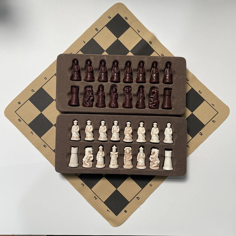 مجموعة شطرنج صغيرة مقاس 28 سم/11 بوصة على الطراز القديم، قطع شطرنج من الراتنج بتصميم شخصية إبداعية ثلاثية الأبعاد لعيد الميلاد #1