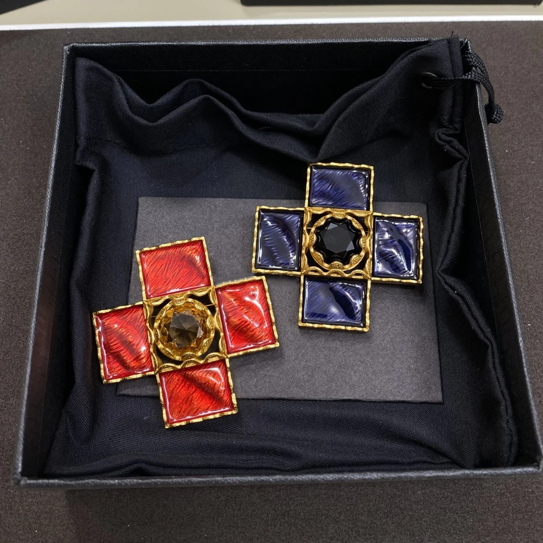 

Europe America Designer Brand Cross Crystal Brooch Women Luxury Vintage Jewelry Accessories