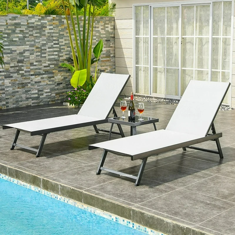 Anpassbare Gartenliegen aus nordischem Netzstoff für den Außenbereich, minimalistisch, offen