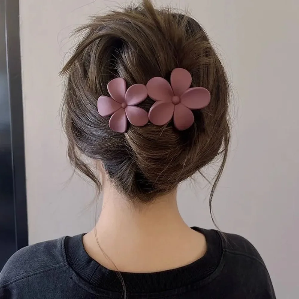 Neue Französische Matte Blumen-Haarspange Schwarze Florale Haarklammer Rutschfeste Haarklammer Elegantes Haar-Accessoire – Detail 3
