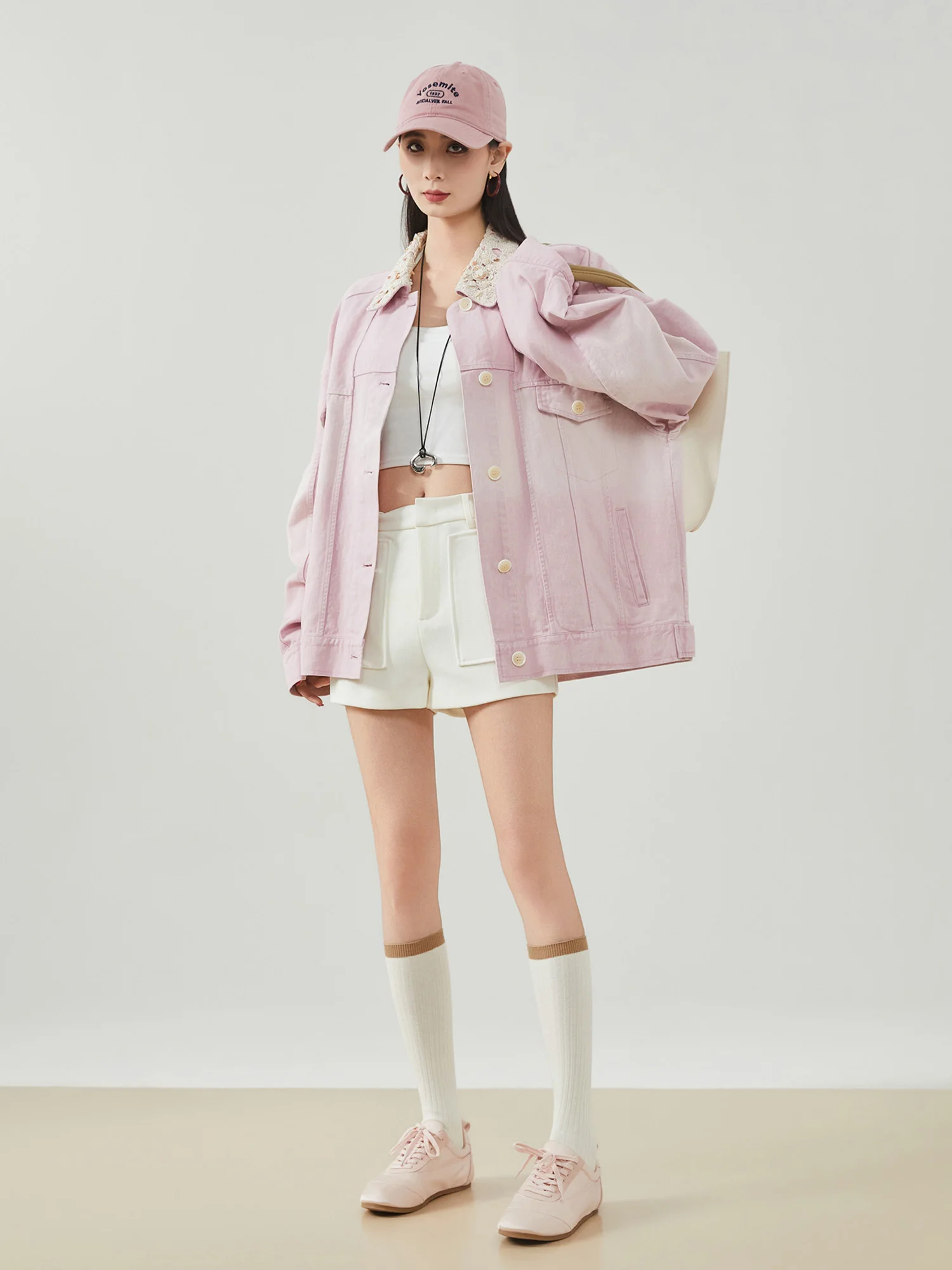 

Розовая джинсовая куртка свободного кроя с воротником-стойкой для женщин, новая весенняя повседневная универсальная модель из полиэстера с длинными рукавами