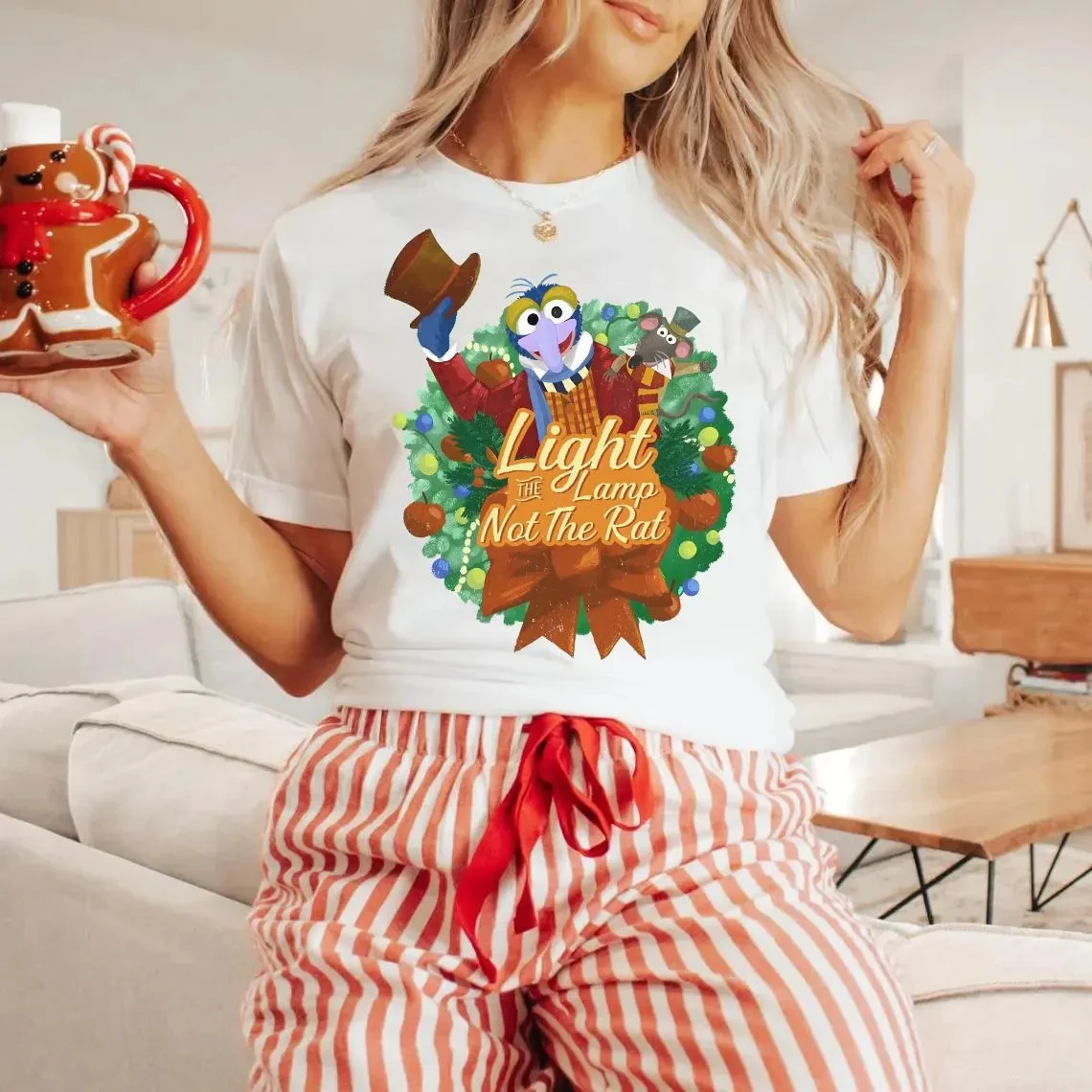 ديزني الدمى المتحركة عيد الميلاد كارول لايت المصباح ليس الماوس تي شيرت ديزني عيد الميلاد الأسرة هدية، لقد قت بتقديم قصص للأغذية