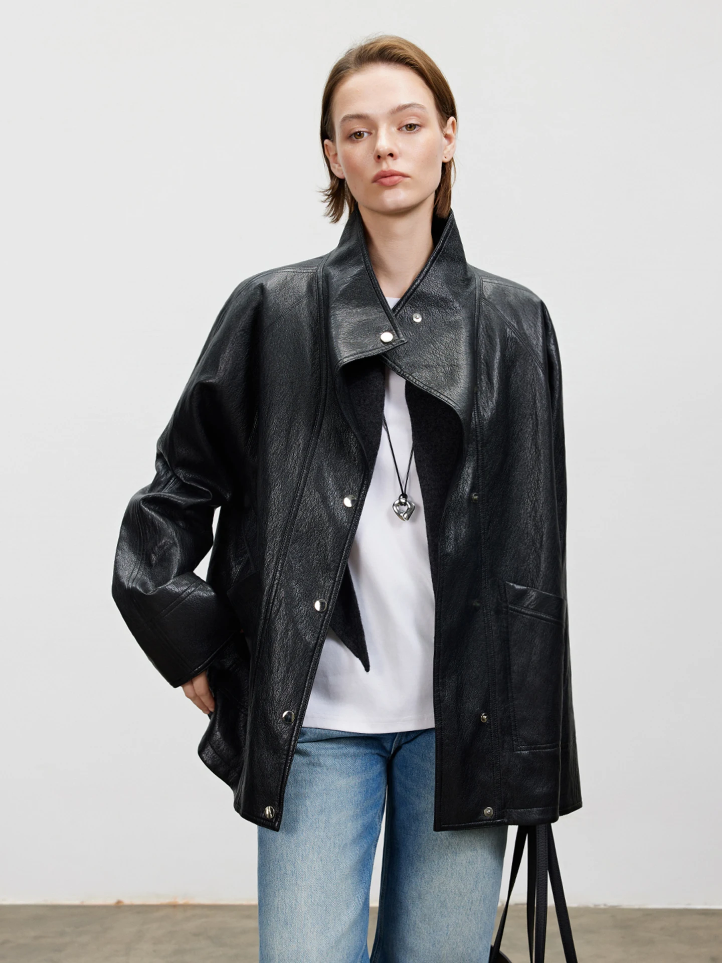 LUR ミニマリスト ヴィンテージ PUレザー ショートジャケット カジュアルスタイル スタンドカラー エコフレンドリー レディースファッション アウターウェア コート