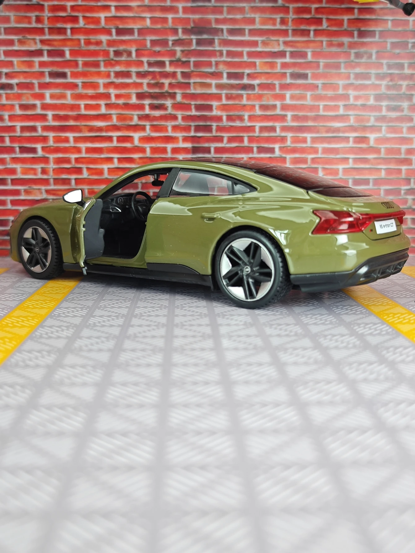 Maisto 1:25 Simulation Audi RS e-tron GT 2022 alliage Supercar modèle voiture accessoires Collection porte peut ouvrir cadeau détails riches