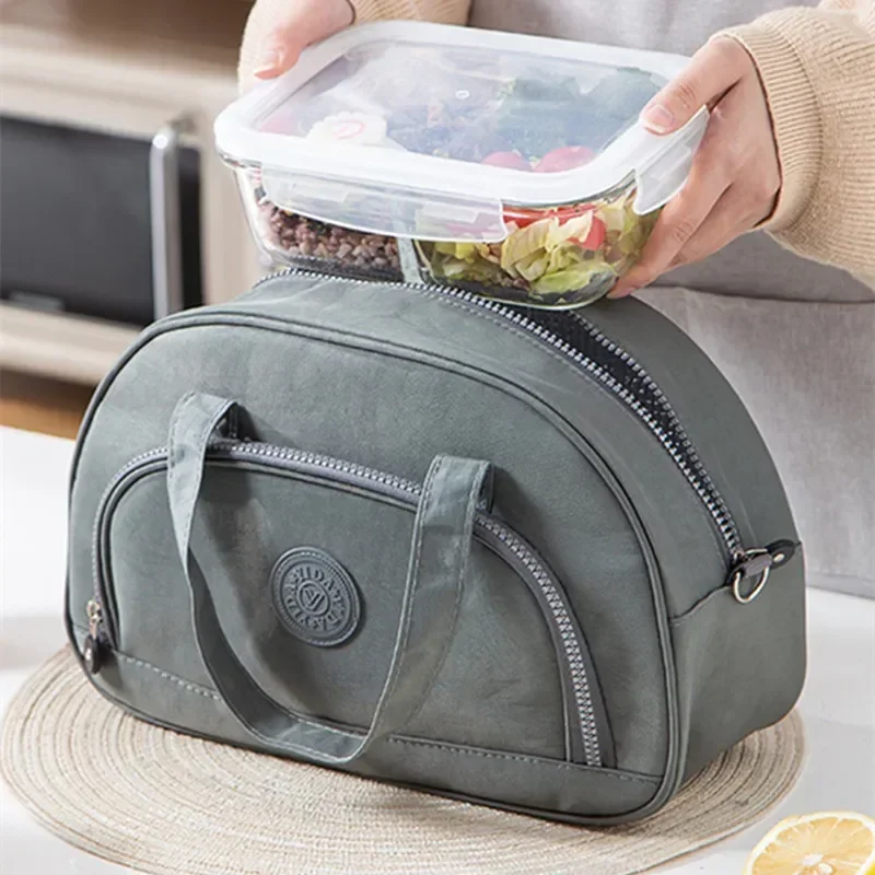 Le donne addensano la borsa termica per il pranzo per il lavoro di viaggio scolastico Picnic ad alta capacità Bento Insulated Cooler Food Case