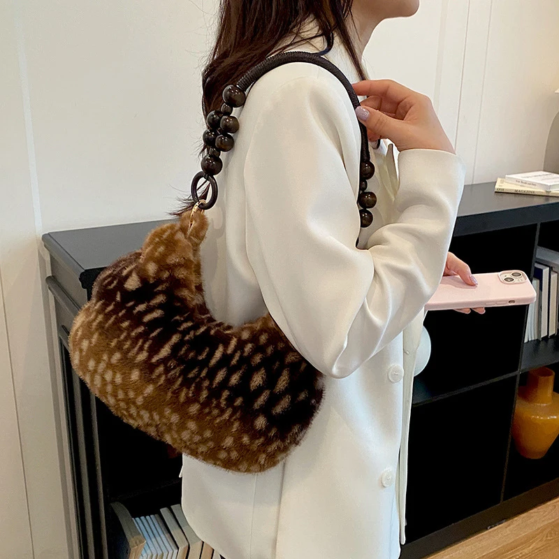 Hirschmuster Mori Girl Holzperlengriff-Handtasche, Japanische Damen-Plüsch-Elch-Fairycore-Schultertasche, Winterliche Niedliche Warme Flauschige Tasche – Detail 12