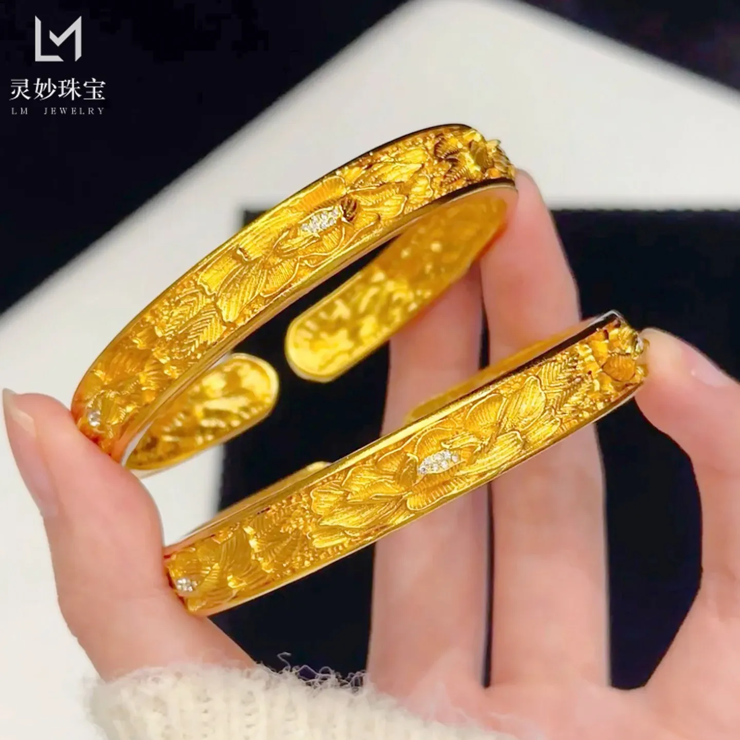Wide-Faced Floral Bangle Women's 24K Gold AU999 - Guochao embossed floral style, luxurious elegance, for banquet occasions