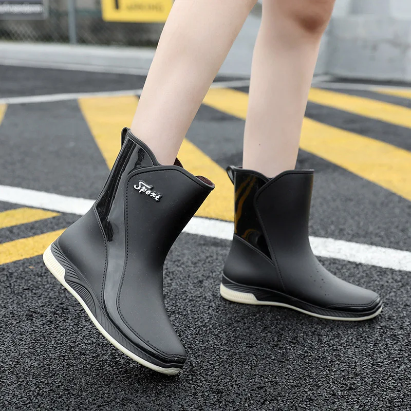 Medium Fashion Rainshoes Waterproof and Anti slip Rainshoes Comfortable and Durable Rainshoes