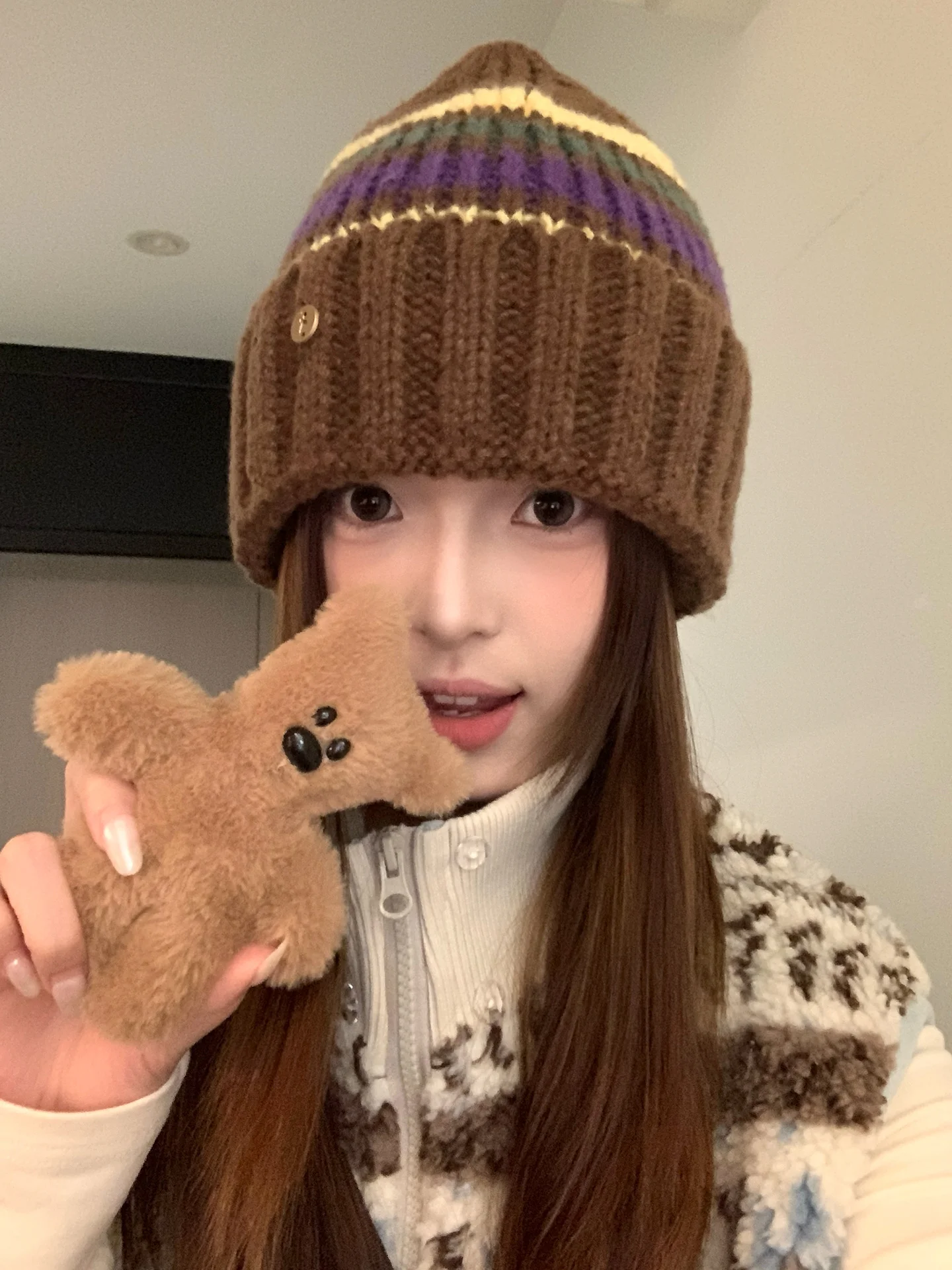 قبعة صوفية محبوكة مخططة بألوان كلاسيكية للنساء قبعة شتوية دافئة جديدة لحماية الأذن #1