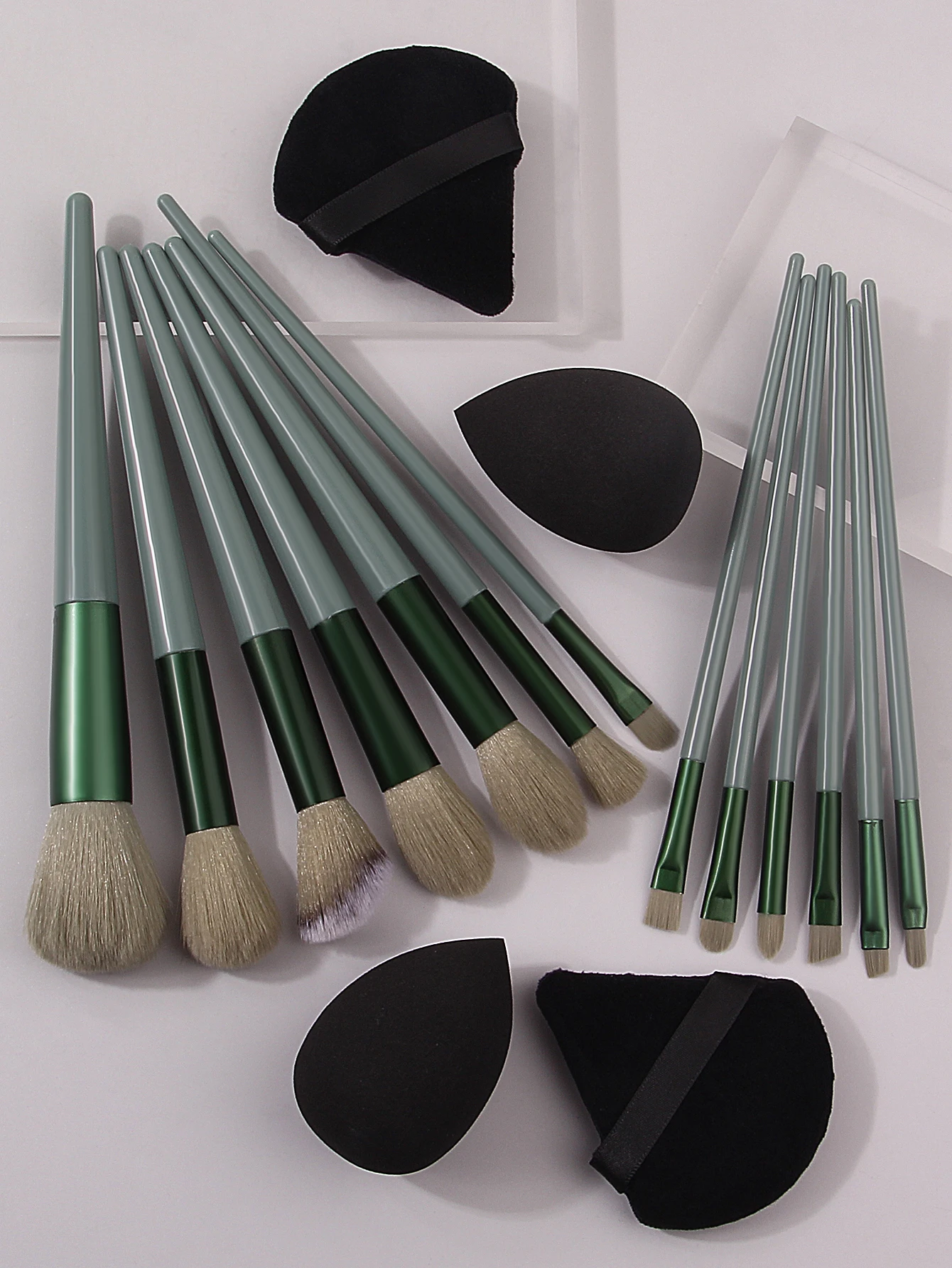 13pcs Sijiqing Makeup Brush Set: Portable soft-bristled loose powder blush eyeshadow brush+4PCS makeup powder puff and spongeegg