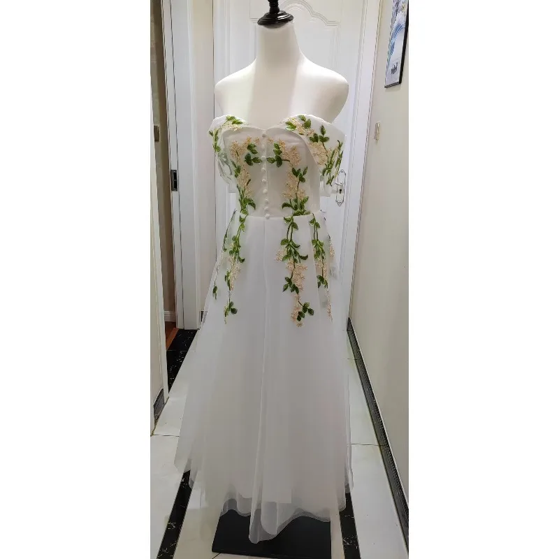 Vestido de noite de banquete 2025 novo verão branco vestido de um ombro, adequado para uso diário para parecer fino, médio a longo vestido de anfitrião