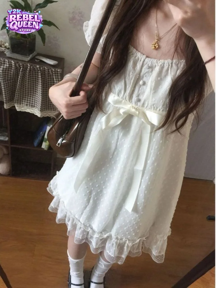 Image of Koreanisches Modekleid für Damen: Lockeres Kleid mit Puffärmeln, Spitze, Schleife, Polka Dots, Mini-Rüschensaum – Sommer 2026 Vintage Casual Chic Outfit