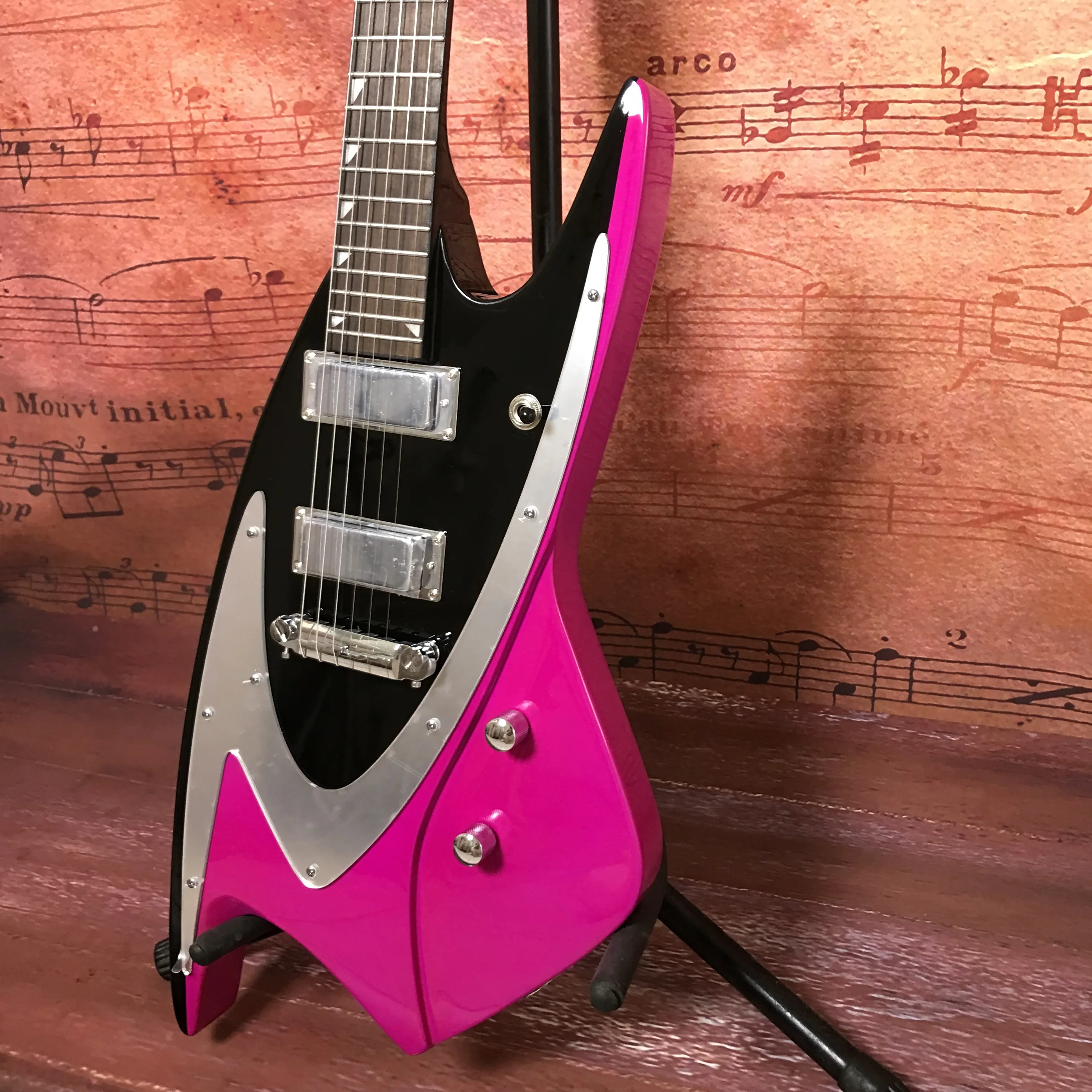 New Rose Red and Black Color Blocked V-shaped Irregular Electric Guitar Free Shipping Beginner Heavy Rock Tone