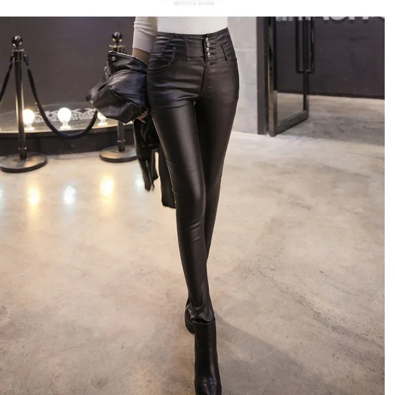 Pantaloni da donna in pelle verniciata PU ispessita Velluto Capispalla nero di grandi dimensioni per pantaloni sottili autunno inverno