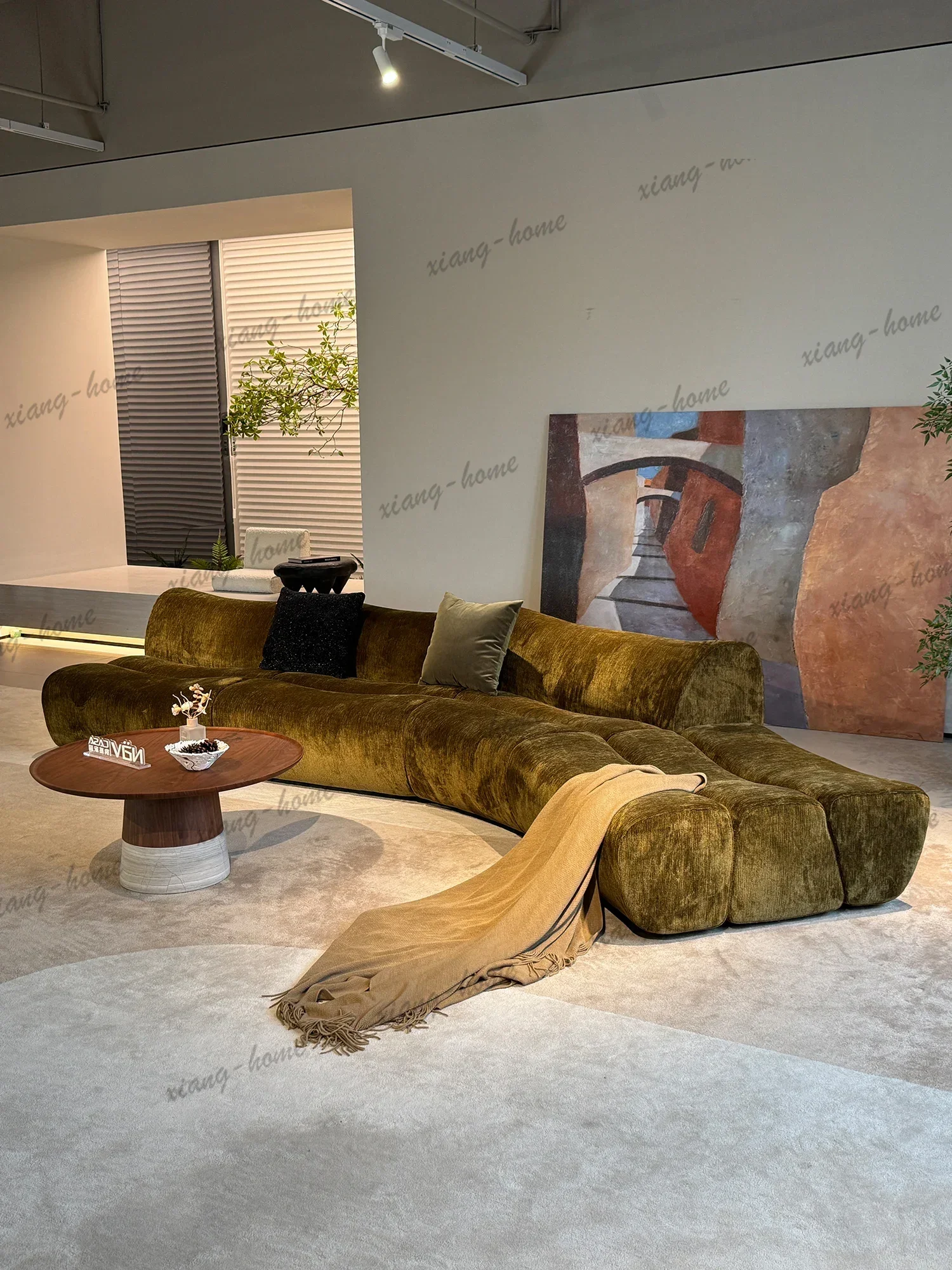 Olive Green Velvet Curved Modular Sofa Wavy Design Armless Floor Style Deep Seat Scatter Pillows For Living Room Villa Bedroom